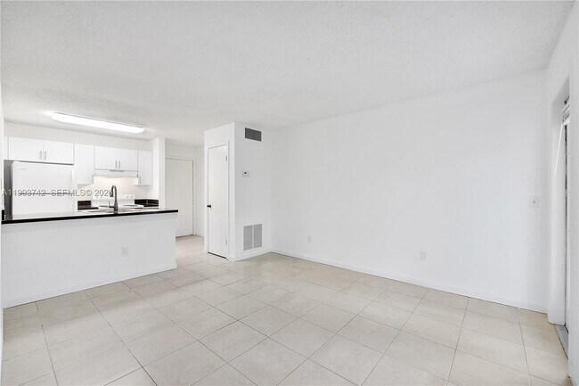 Foto del edificio - 4221 W McNab Rd