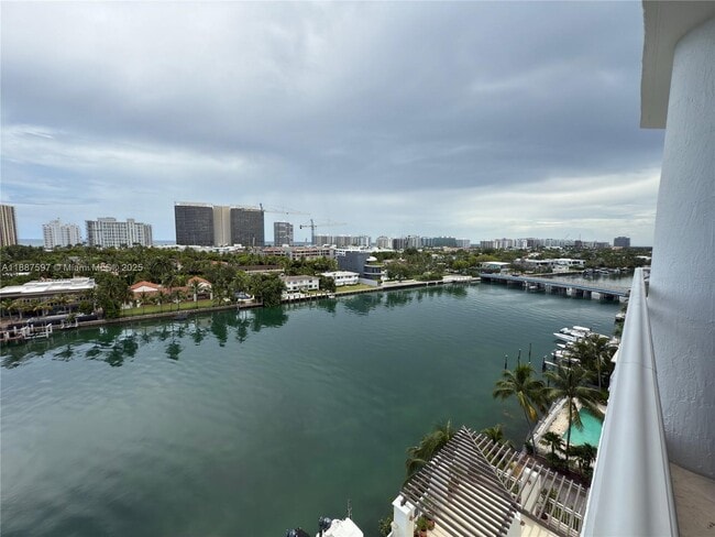 Building Photo - 9751 E Bay Harbor Dr