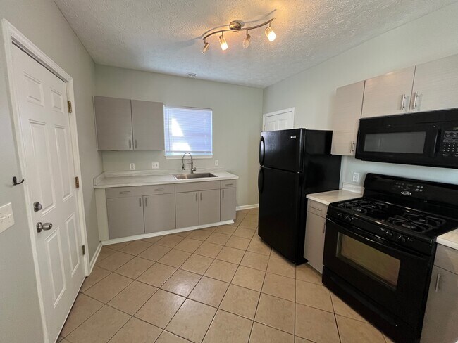 Foto del edificio - 2166 W 34th Pl