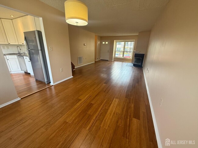 Building Photo - 425 Northam Dr