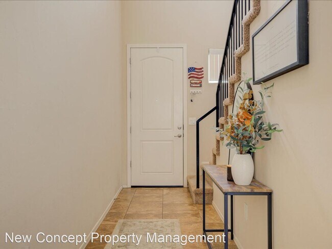 Building Photo - 3 br, 2.5 bath House - 241 E. Imperial Ct