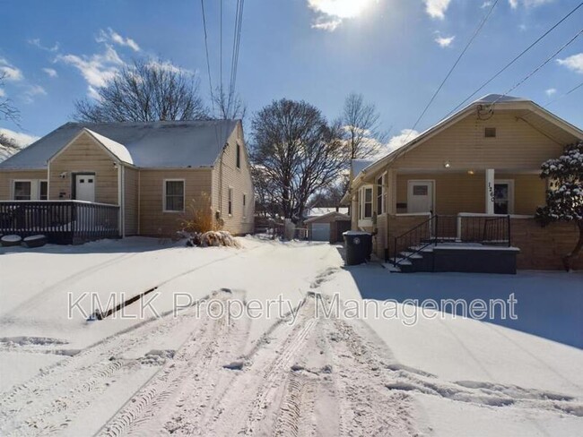 Building Photo - 1260 Hazelwood Ave