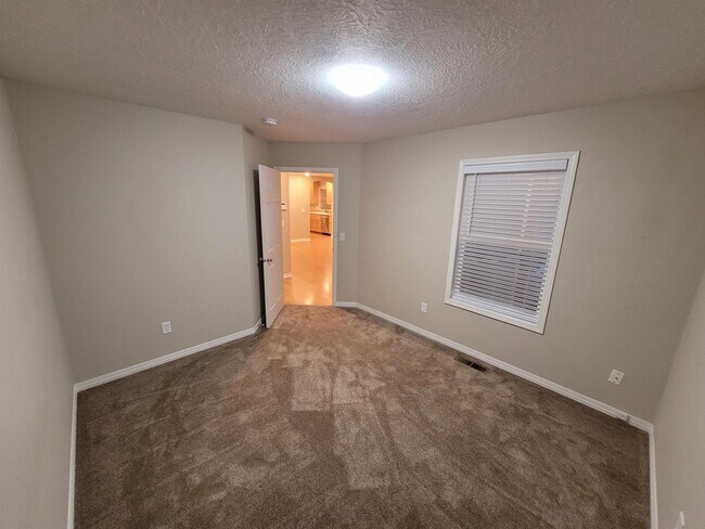 Building Photo - 815 Haas Ln SE