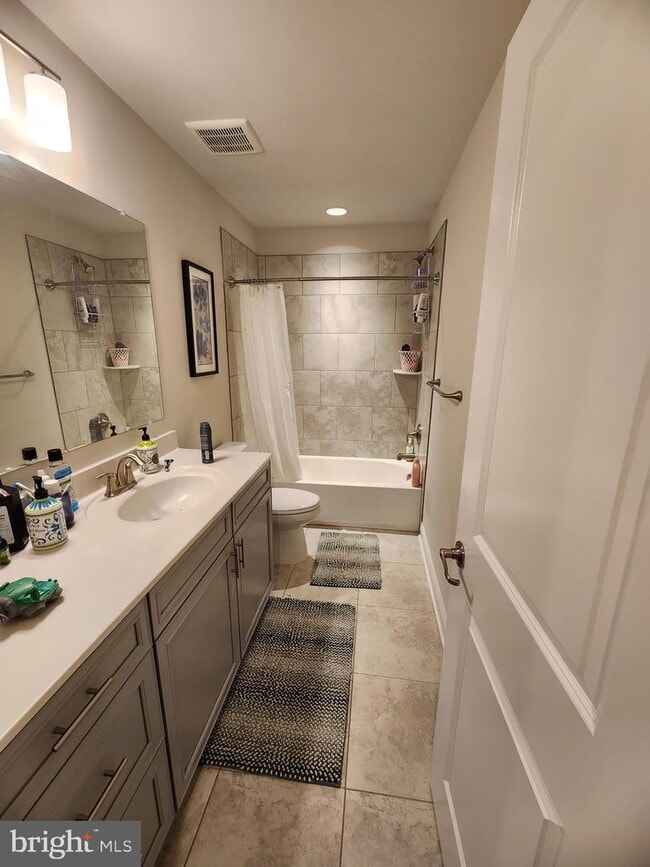 Building Photo - 1520 Witchhazel Cir