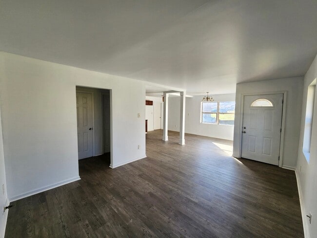 Building Photo - 1721 Collier Dr