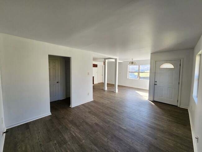 Foto del edificio - 1721 Collier Dr