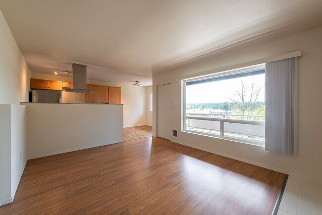 Foto del edificio - Amazing 2bed/1bath Apartment w/ Covered Parking in Redmond!