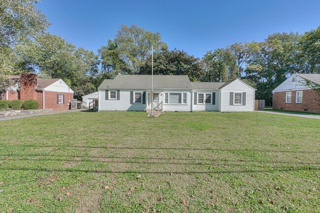 Building Photo - 1402 N Tennessee Blvd