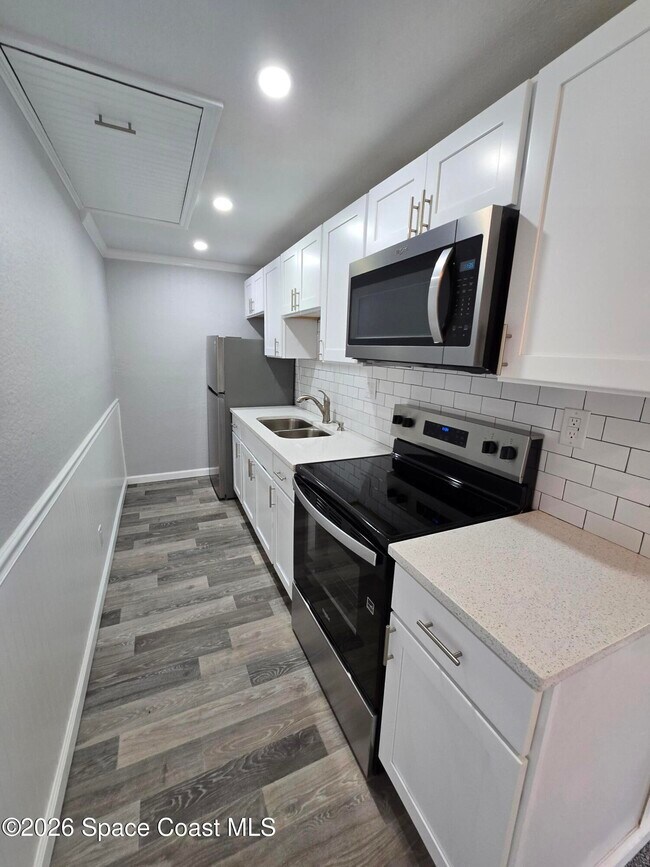 Building Photo - 1620 Bottlebrush Dr