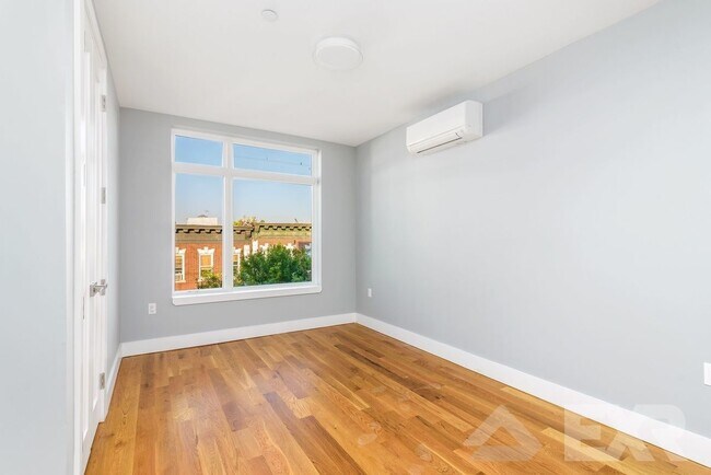 Foto del edificio - 244 Howard Ave