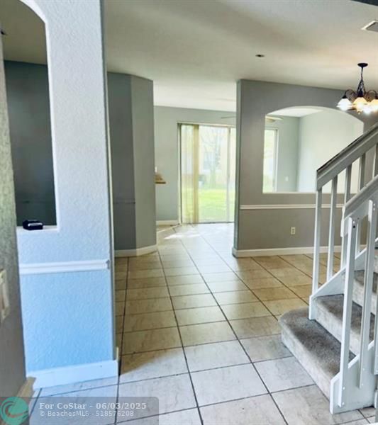 Building Photo - 2222 Shoma Dr