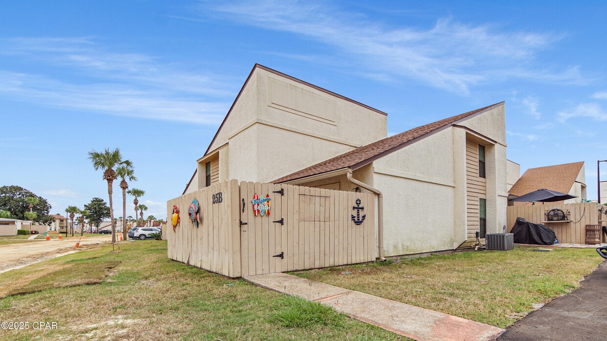 Foto principal - 17462 Front Beach Rd