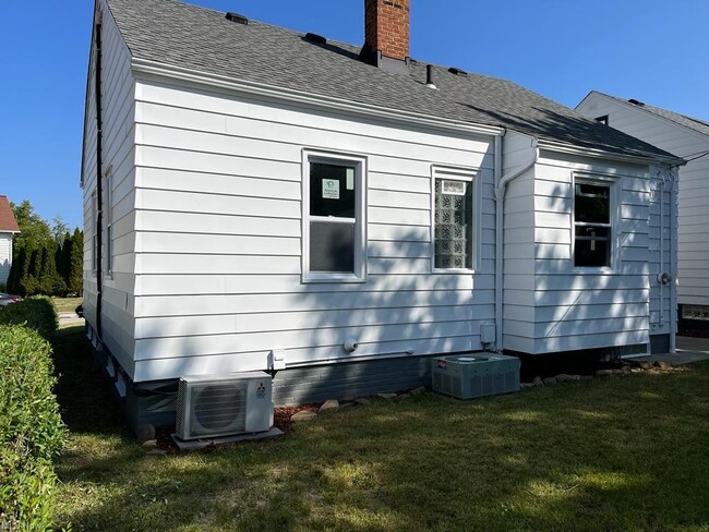 Building Photo - 4003 Woodway Ave