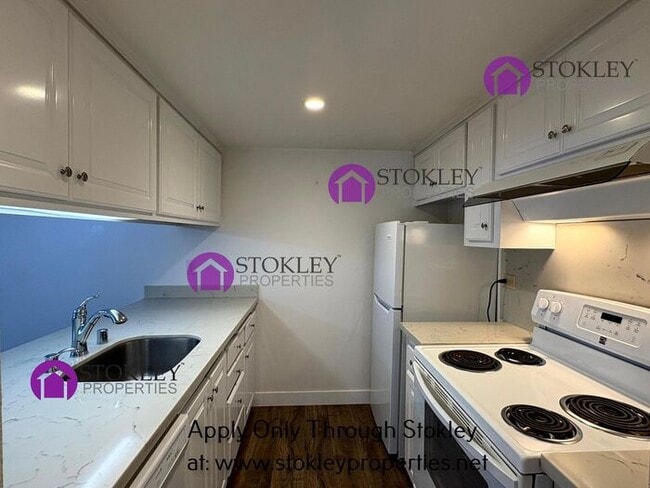 Building Photo - 5420 Roundtree Ct