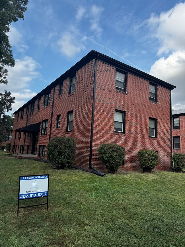 Building Photo - Dundee Court 4732
