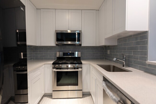 Foto del edificio - 6060 N Ridge Ave