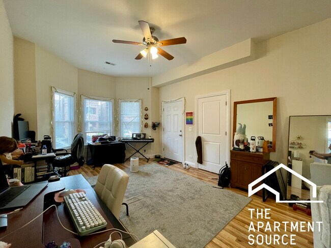 Foto del edificio - 3804 W Diversey Ave
