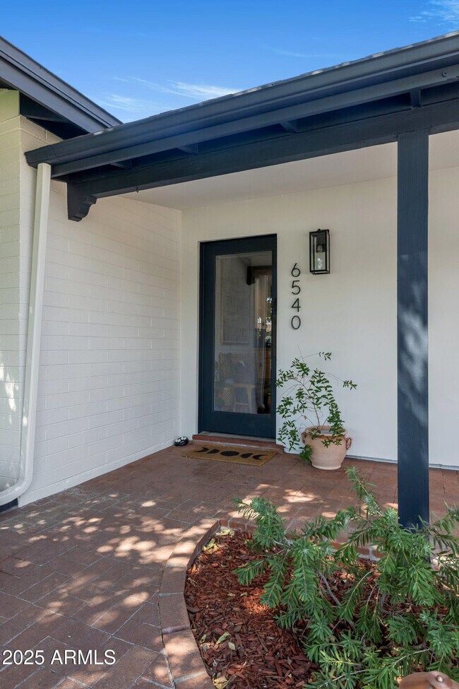 Building Photo - 6540 N 16th Pl