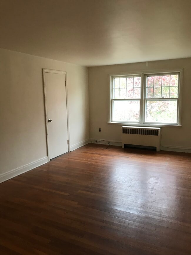Large living room and two full size bedroom with hardwood floors - 11 Kimberly St