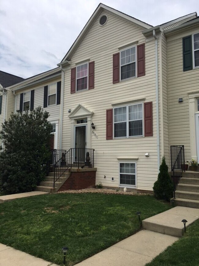 Foto del edificio - Spacious 4 Bedroom 3.5 Bathroom with Deck ...