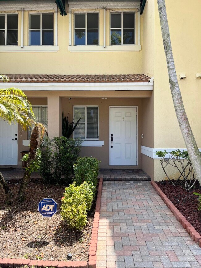 Foto del edificio - 11386 NW 33rd St