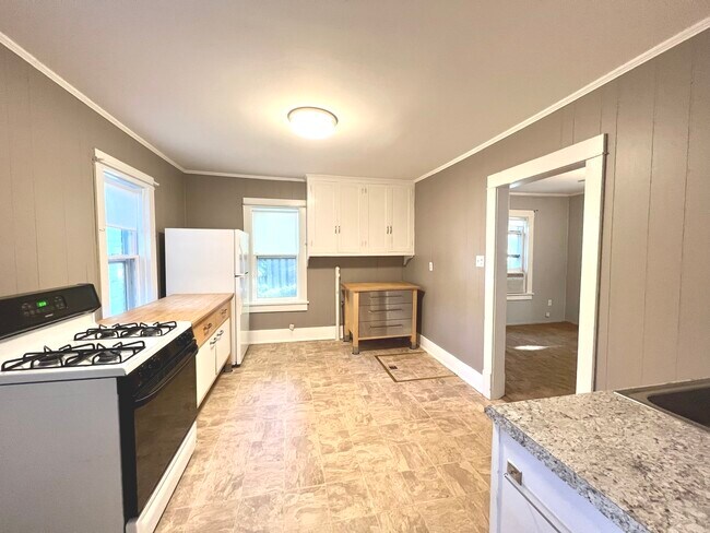 Building Photo - 159 S Commonwealth Ave