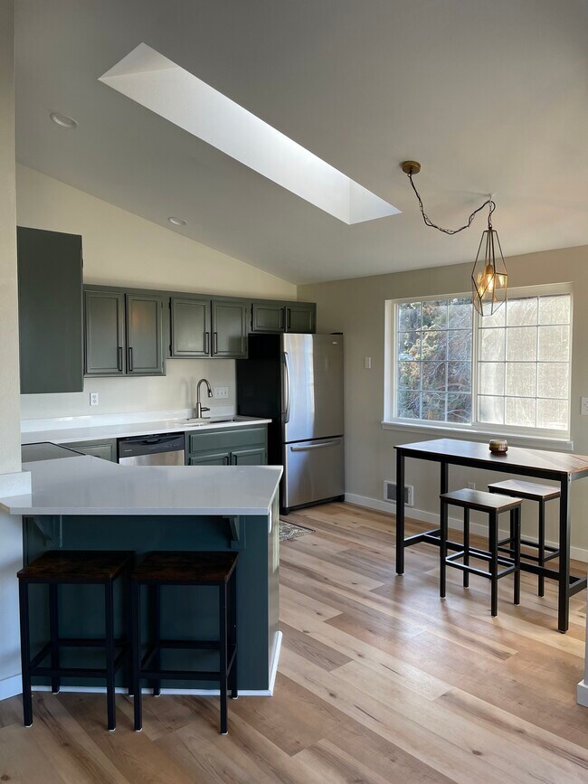 Foto del edificio - 543 NE Emerson Ave