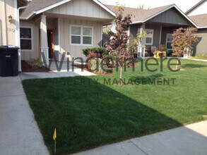 Building Photo - 1372 SE Newgate Dr