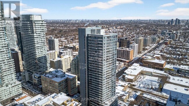 Building Photo - 125 Redpath Ave