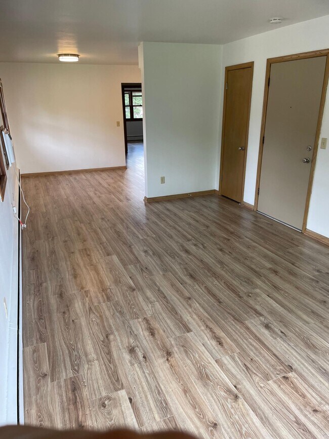 Foto del edificio - 701 Pinecrest Dr