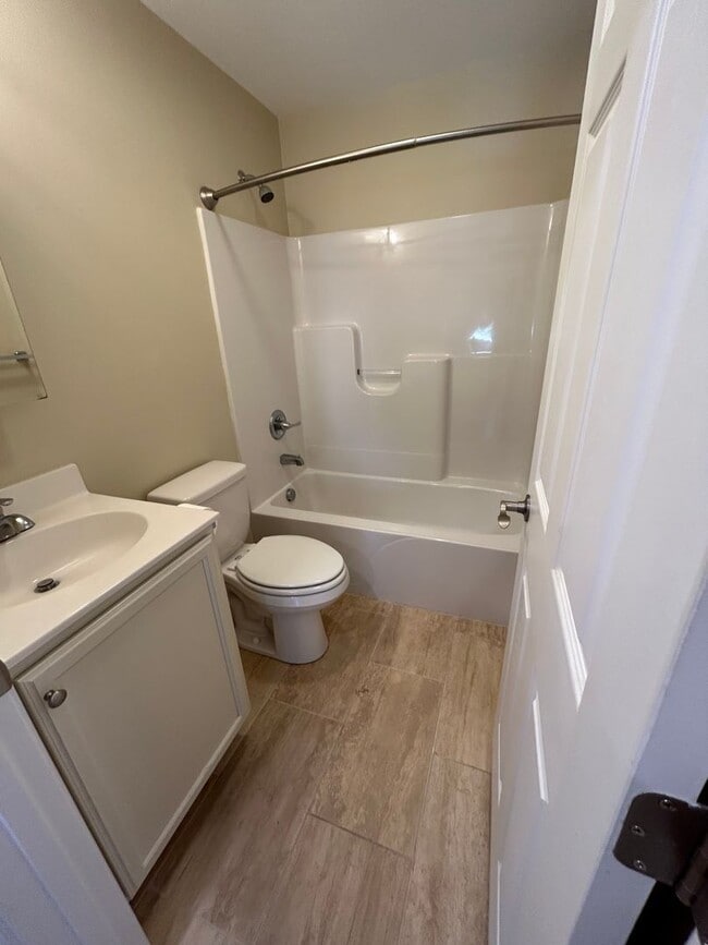 Foto del edificio - One bedroom one bathroom apartment off of West Union - Downtown Morganton