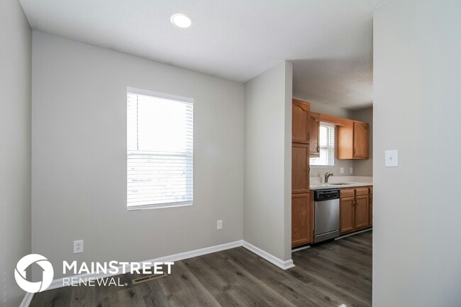 Building Photo - 490 Mae Stone Dr