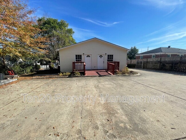 Foto del edificio - 4741 Armour Rd