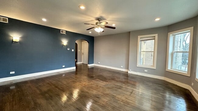 Building Photo - 6207 N Talman Ave