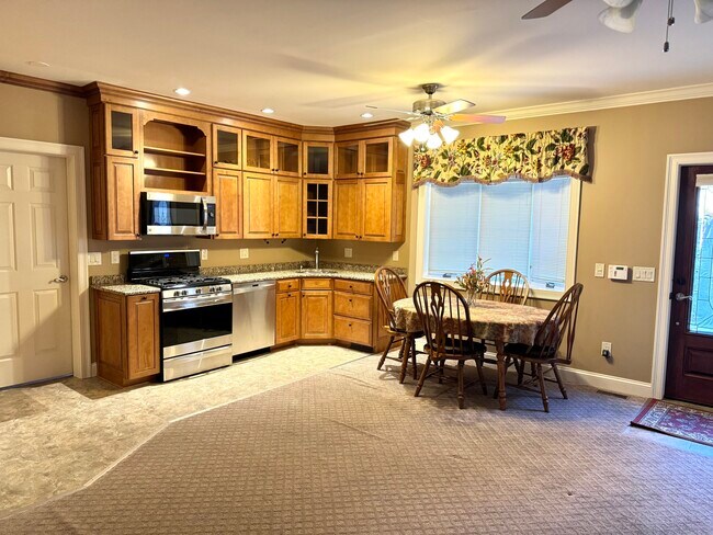 Foto del edificio - 96 Valley Stream Ln