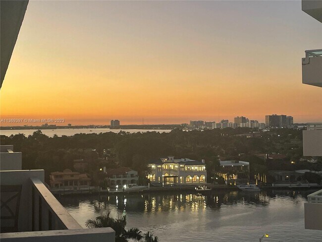Foto del edificio - 5313 Collins Ave