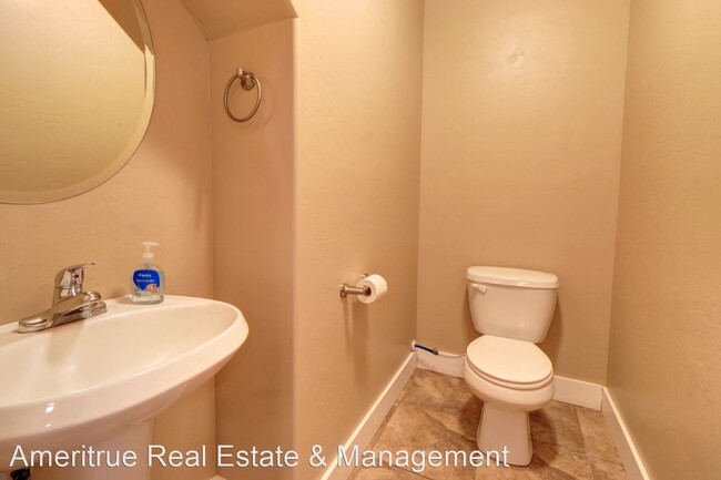 Building Photo - 3 br, 2.5 bath House - 110 S Tamarak CIR.
