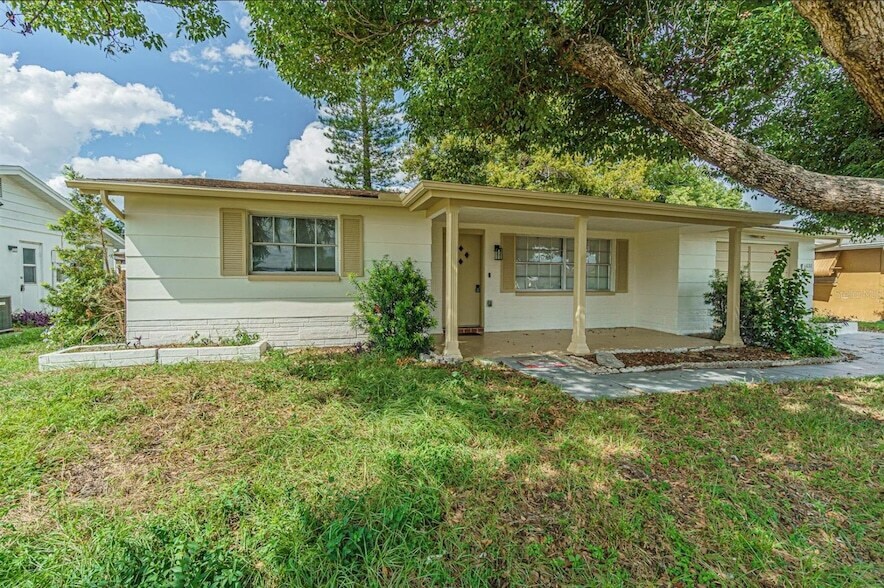 Foto principal - 5631 Riddle Rd