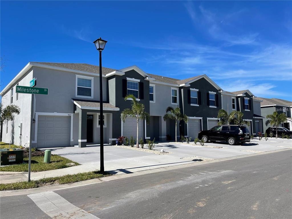 Foto principal - 9011 Milestone Dr