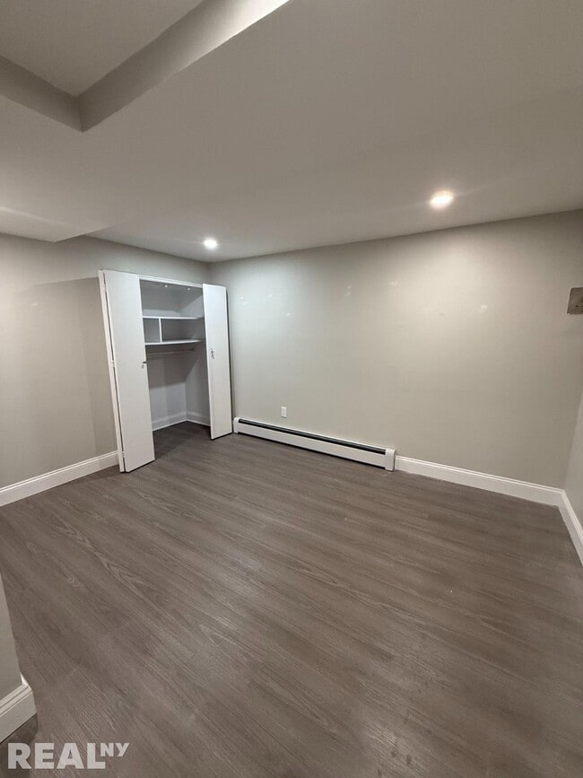 Building Photo - 140-71 Burden Crescent