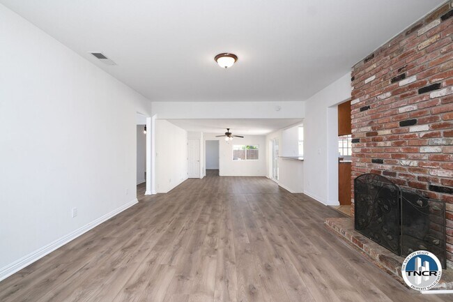 Building Photo - Beautiful 3BD | 2Bath