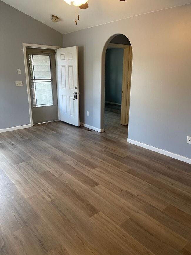 Building Photo - Charming 3 Bed, 2 Bath Home in Prime Belgr...