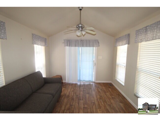 Building Photo - 6 Lantana Dr