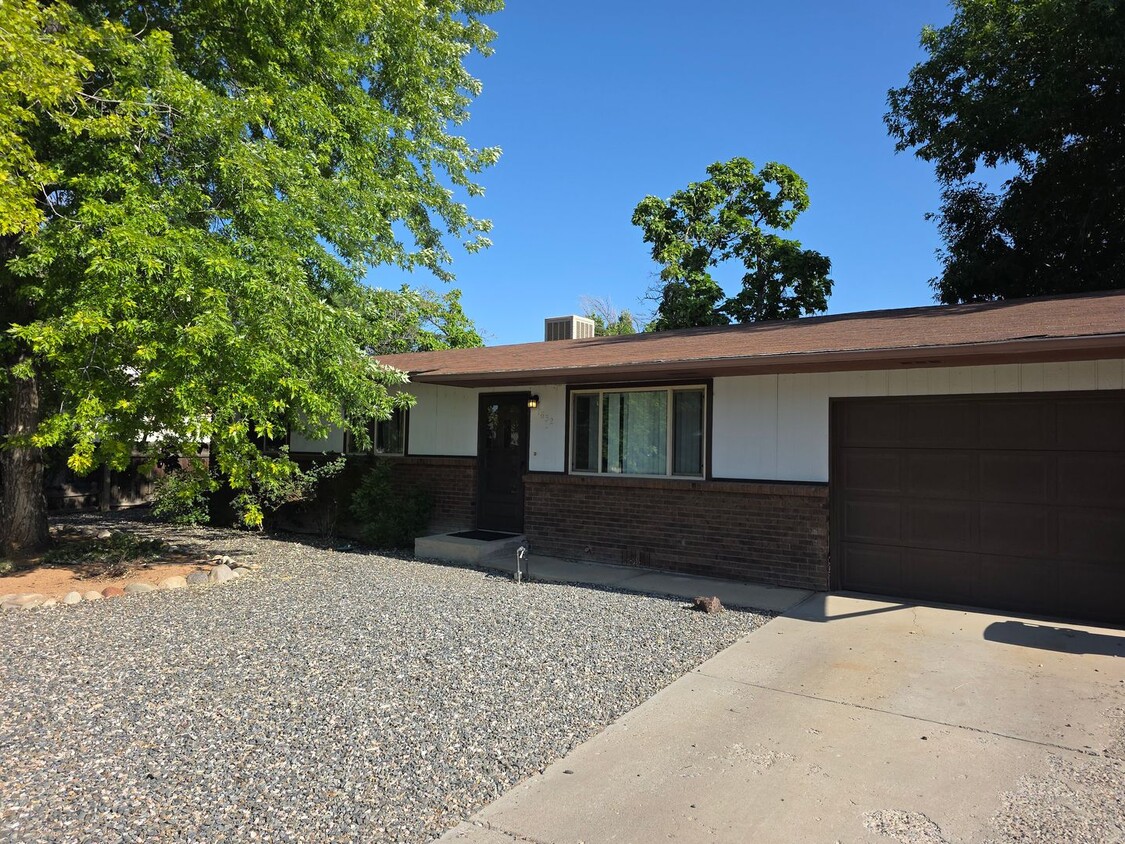 Awesome 3 bed 2 bath home!!! - Awesome 3 bed 2 bath home!!!