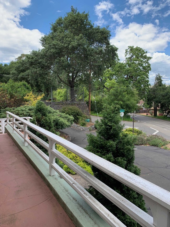 Foto del edificio - 2 bedroom in Santa Rosa CA 95404