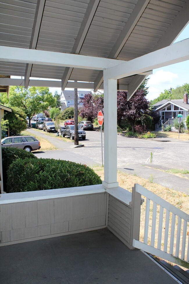 Building Photo - 4806 NE 29th Ave