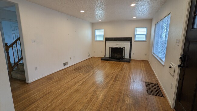 living room - 6050 SE Milwaukie Ave