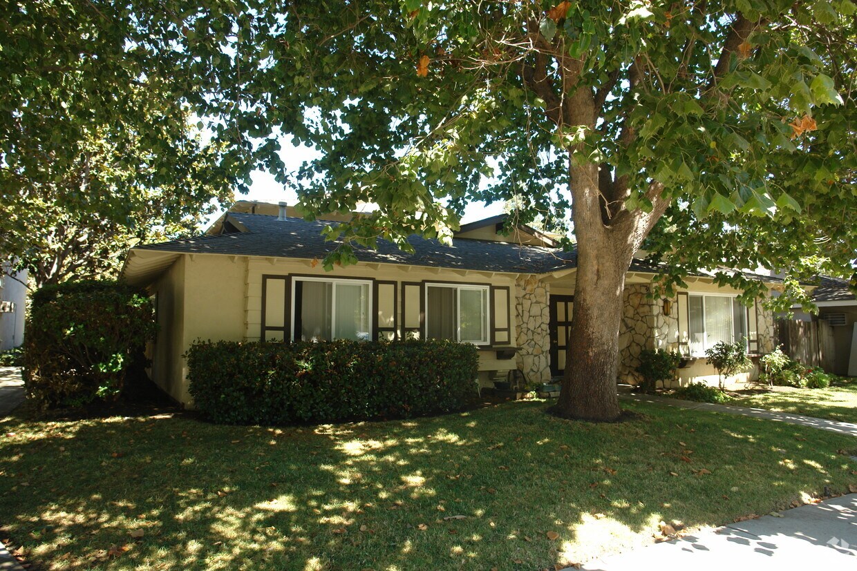 Primary Photo - 1769 De Marietta Ave