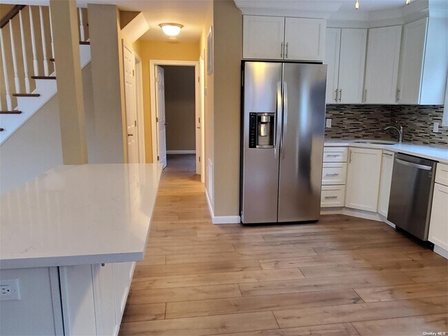 Building Photo - 128 Bayville Ave