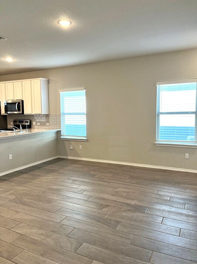 Building Photo - 3510 Hacienda Wy